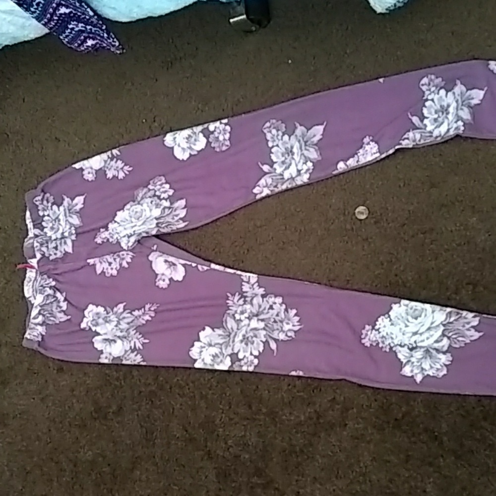 White flowered legging